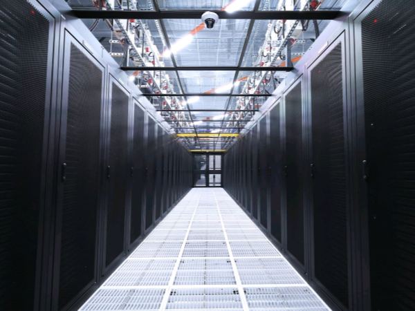 Data Center & Server Rack Infrastructure Data Center & Server Rack Infrastructure
